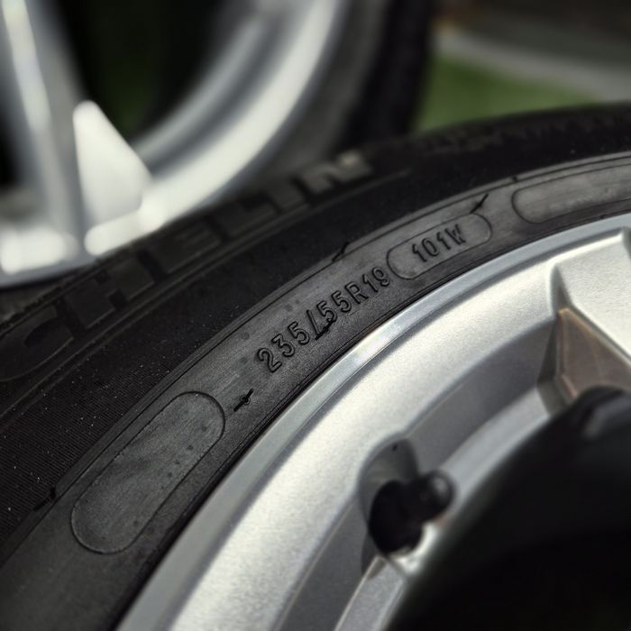 Jante impecabile Audi Q5 R 19 5x112 cu anvelope 235 55 19 Michelin