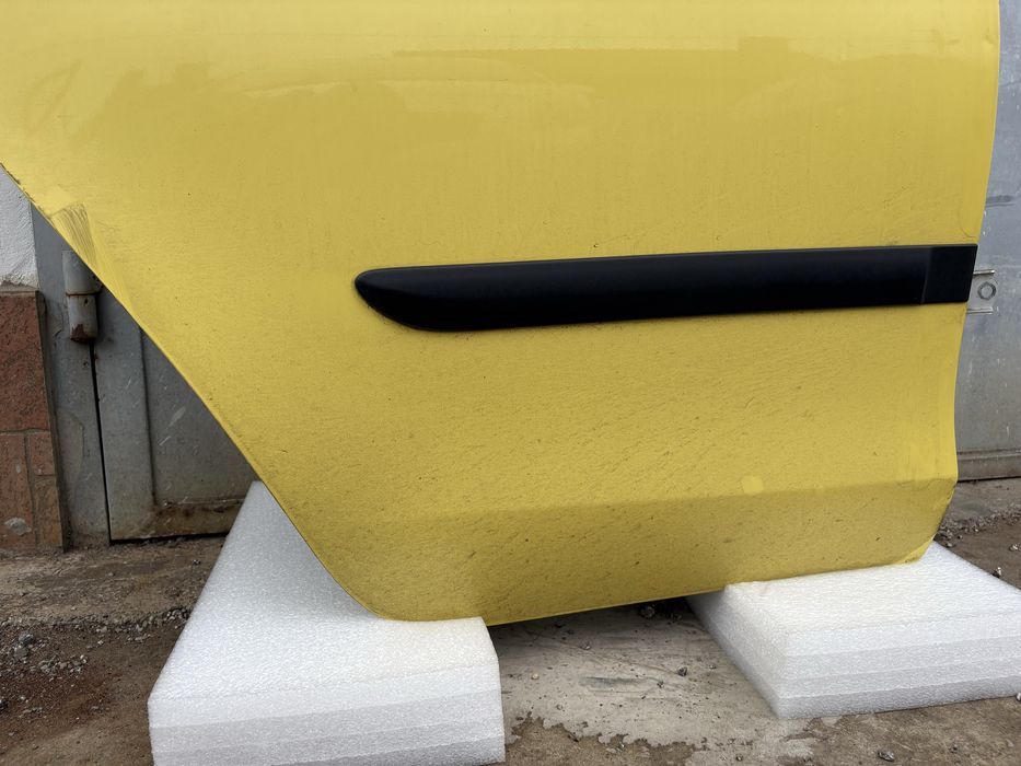 Задна дясна врата за Ярис  05-11 Toyota Yaris