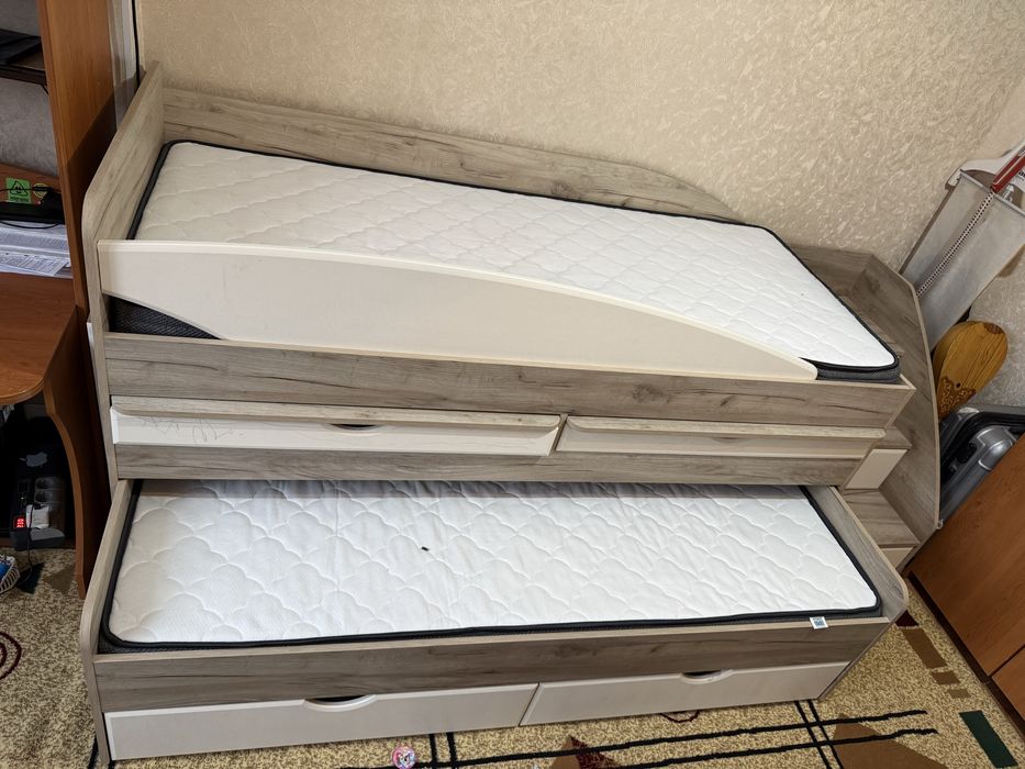 Двухярусная кровать