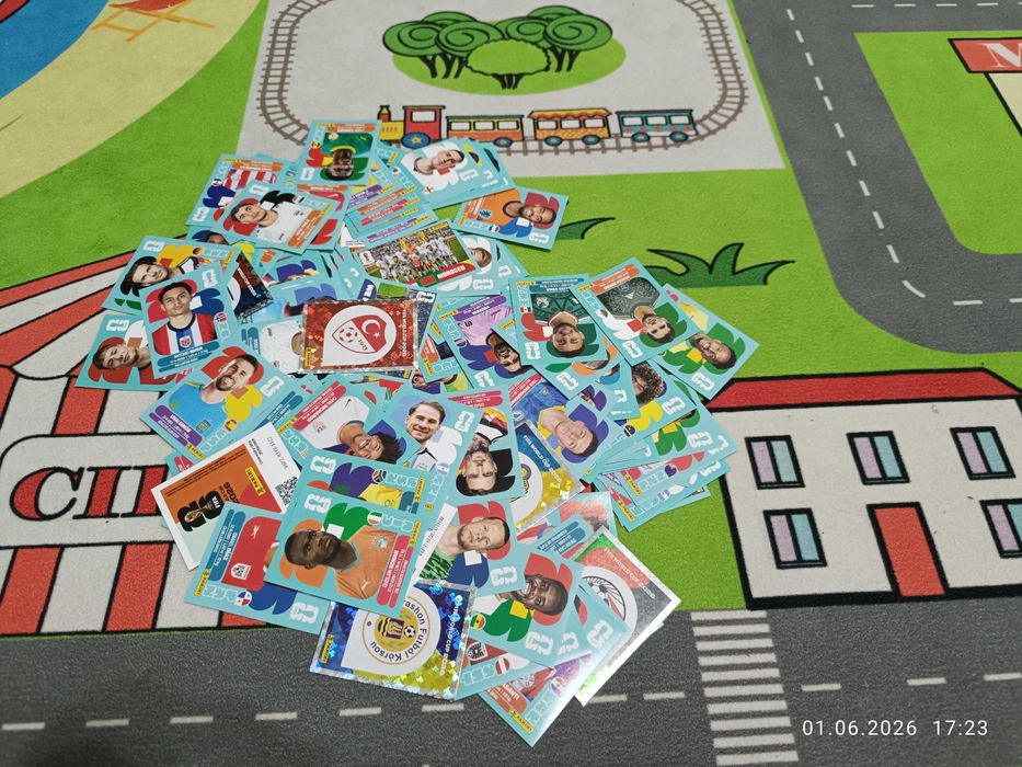 Продаю наклейки Panini FIFA World Cup 26