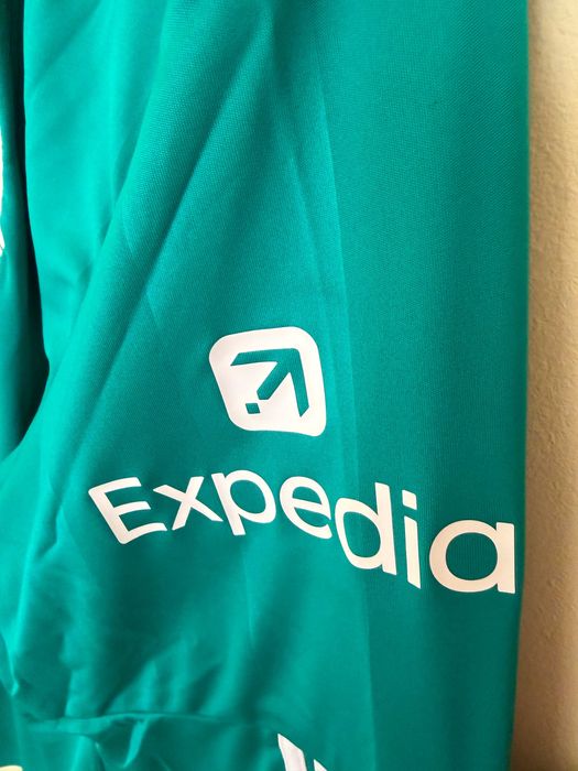 Чисто нов оригинален екип Adidas на Liverpool сезон 2025/2026