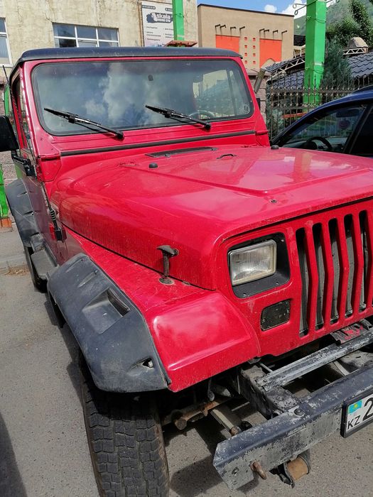 джип вранглер. на ходу.