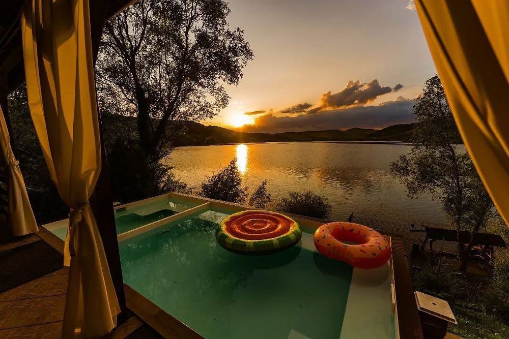 Casa de vacanta, Lacu Bezid