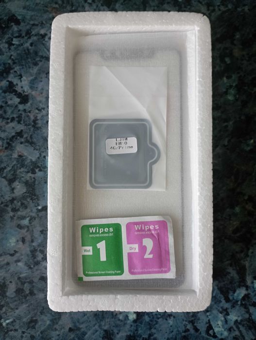 Протектори и задни кейсове за Xiaomi Redmi note 6 Pro.