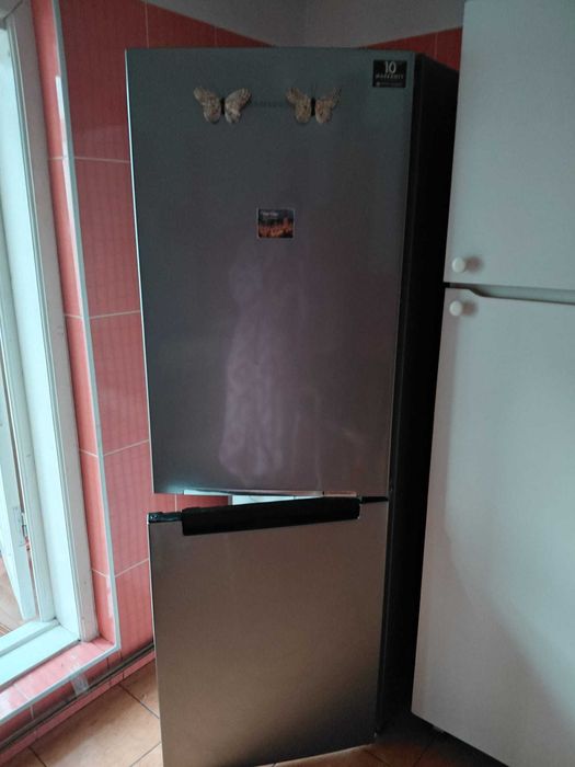 Aragaz pe gaz Zanussi, 4 ochiuri, cuptor pe gaz + Frigider Bosch 410 l