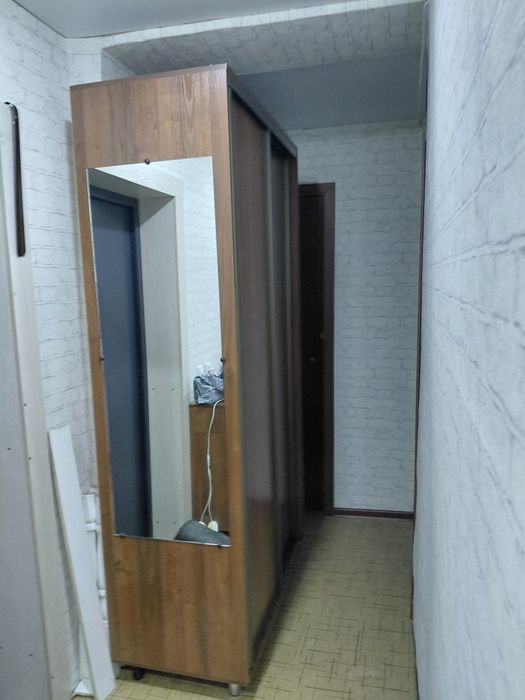 Продам мебель: шкаф  и столы