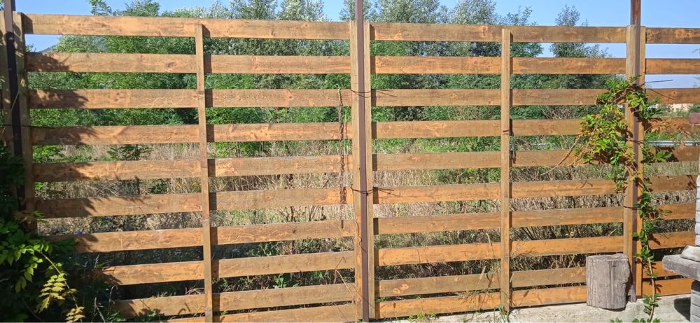 Vand 15 ml de gard -7+2 panouri  din lemn