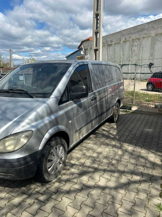 VÂND Mercedes-Benz Vito 2.2 CDI  • 330.000 km • 2.000 €