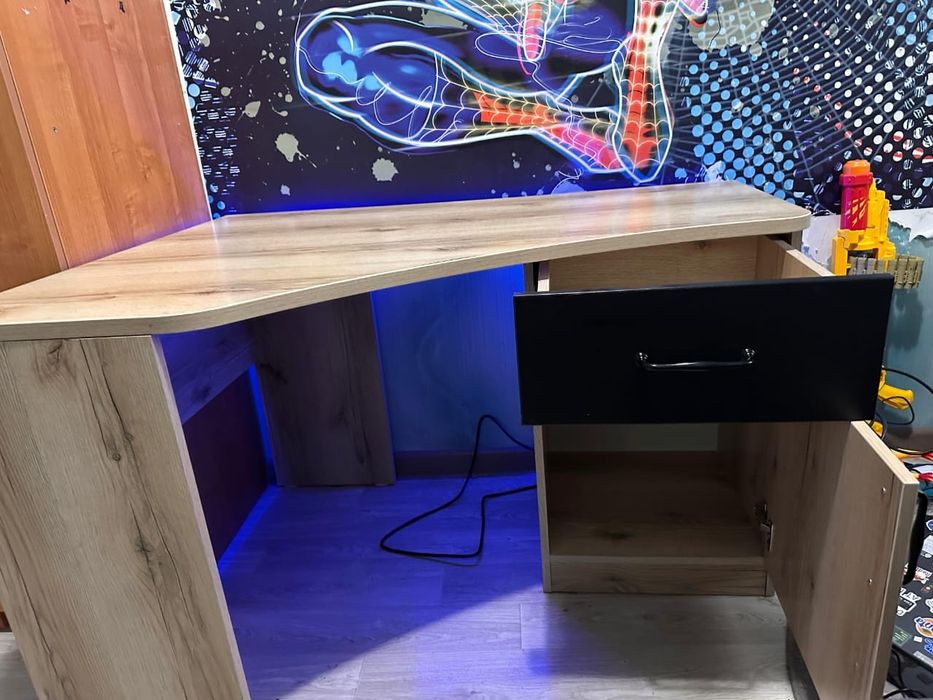 Компьютерный стол