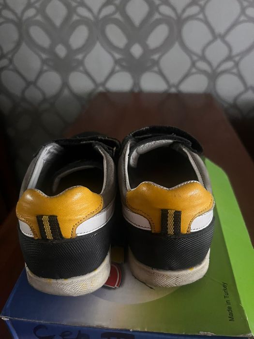 Продам детскую обувь