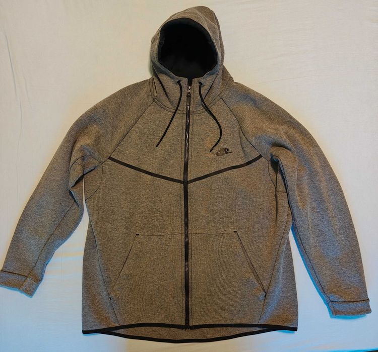 Vând hanorac Nike, unisex, gri, bumbac 70%, mărimea XXL.