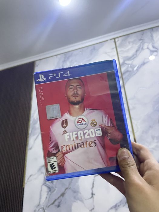 Пс 4 2 джостика 2 игры торг есть!!