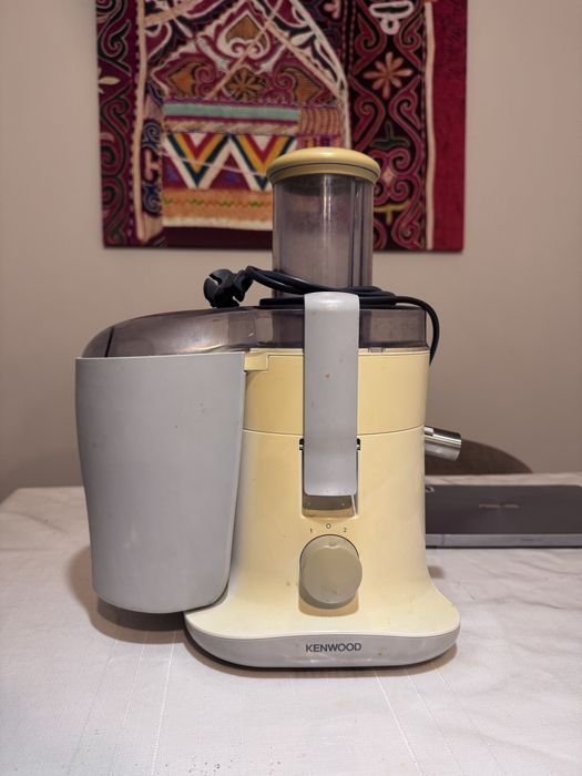 Соковыжималка Kenwood JE680