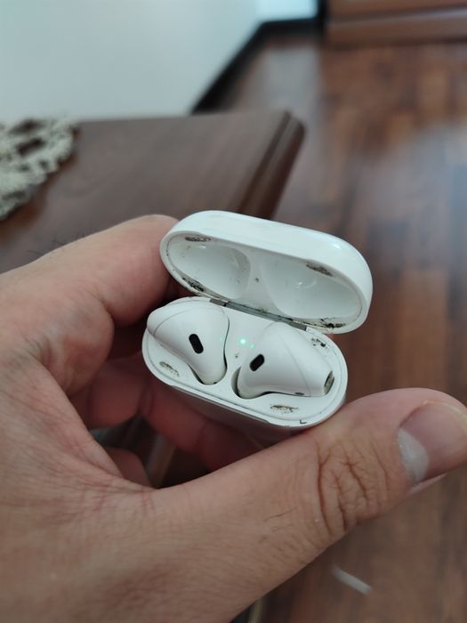 Продаю Airpods 1