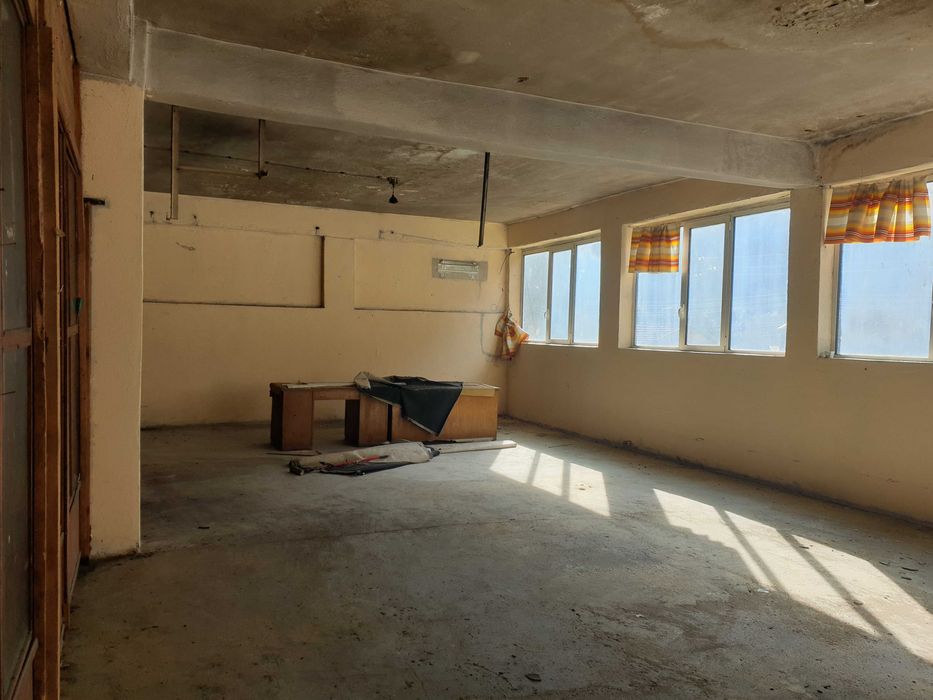Продава се Промишлена сграда в Тетевен - 745 кв.м за 89 €/кв.м - Снимка #4