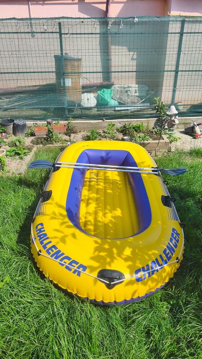 Barca gonflabila Intex Challenger 400 (4 persoane - 240 kg) - Set Complet, ca nouă