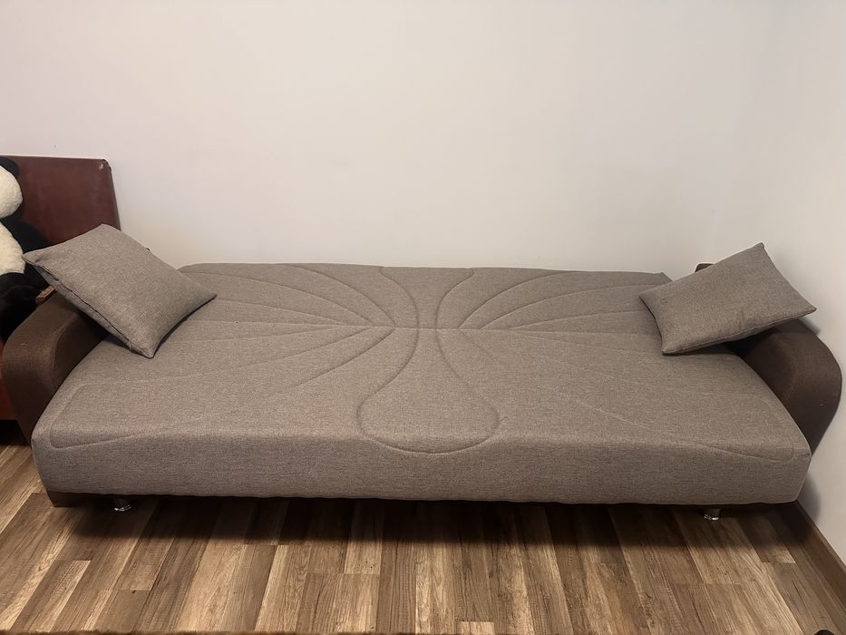 Canapea extensibila cu spatiu de depozitare