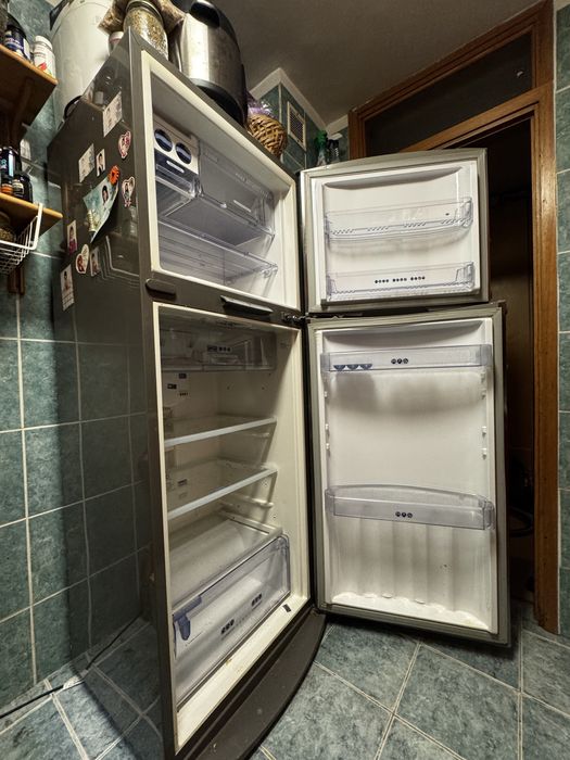 Vând frigider Whirlpool cu 2 uși full no frost