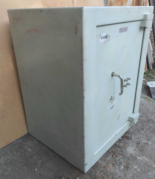 Seif metalic Burofort ideal pentru firmă, birou sau atelier; Dulap metalic
