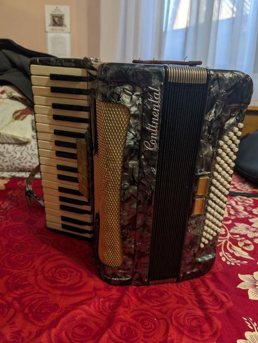 Acordeon nemțesc Continental