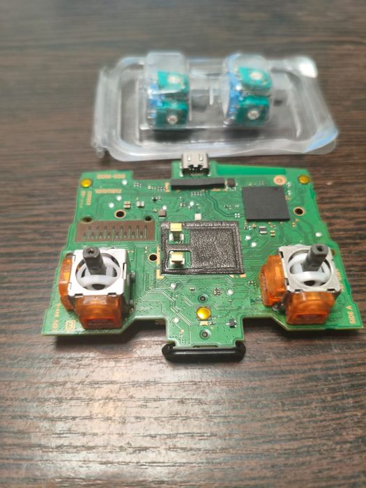 DualSense TMR стики