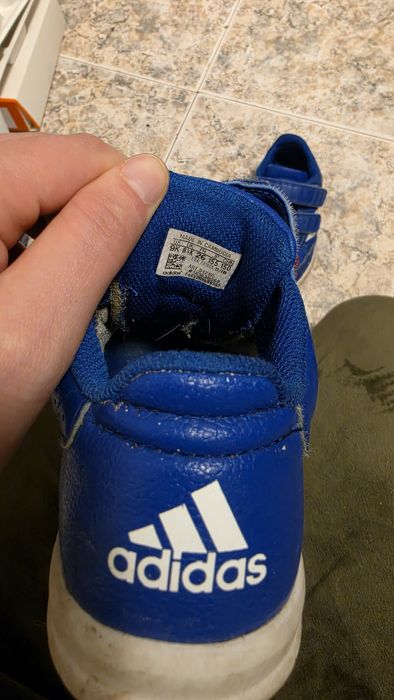 Подарявам детски обувки