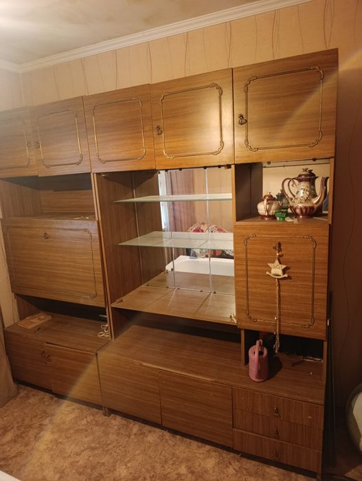 Продам шкаф  стенка 5000