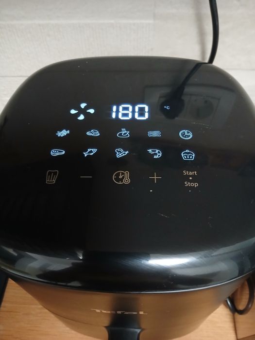 Air fryer Tefal - culoare negru