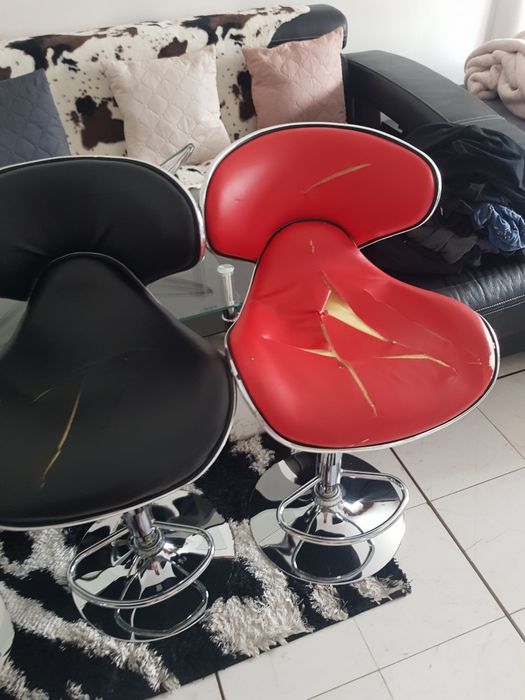 Четири броя стол за бар в столовете трябва да се сменят само кожата