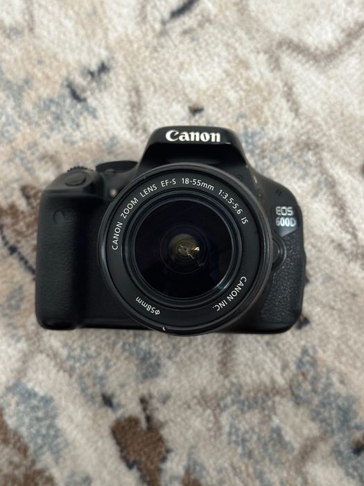 Canon EOS 600D fotoaparat