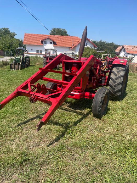 Tractor international 523 cu incarcator frontal
