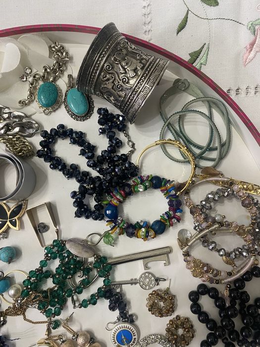 Продам бижутерию