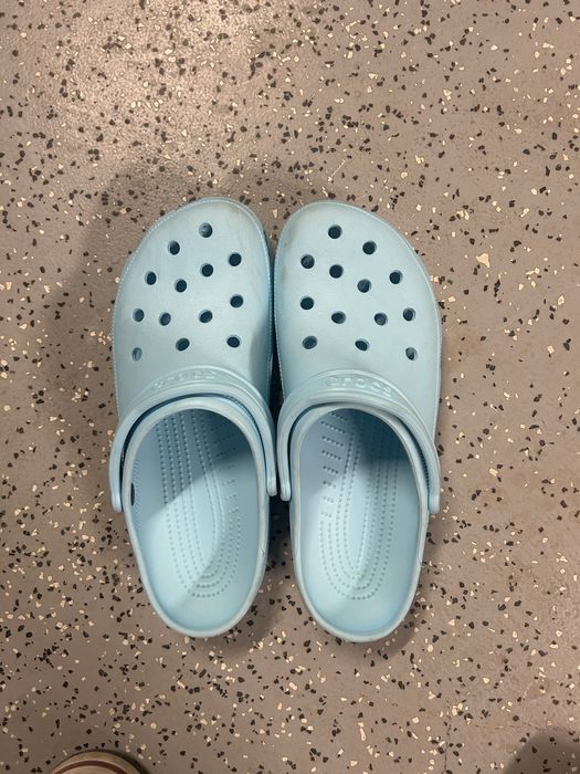 Кроксы голубые продам