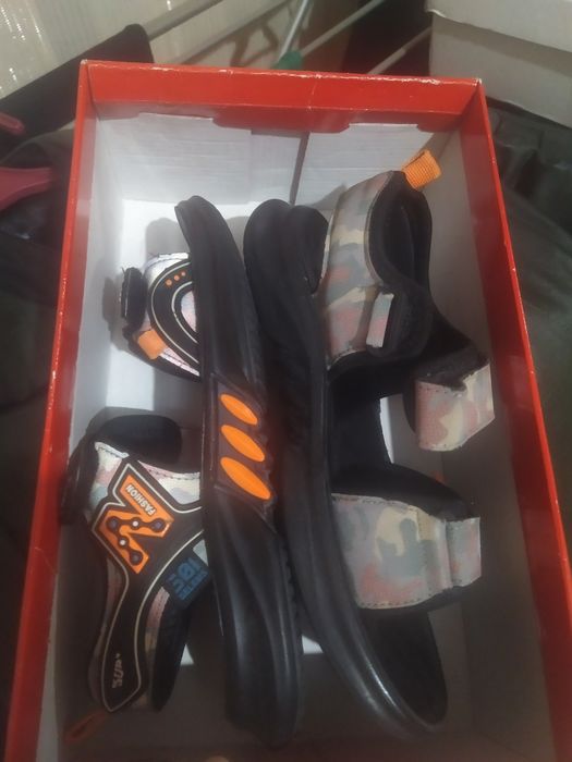 Продам детскую обувь