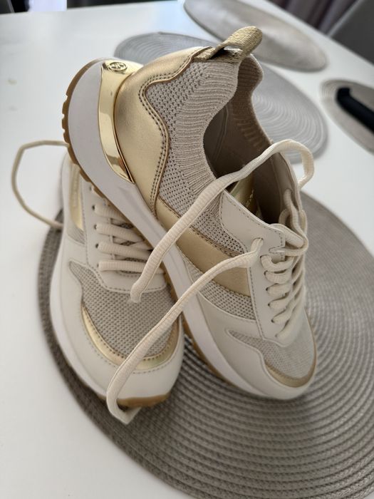 Vand adidasii noii
