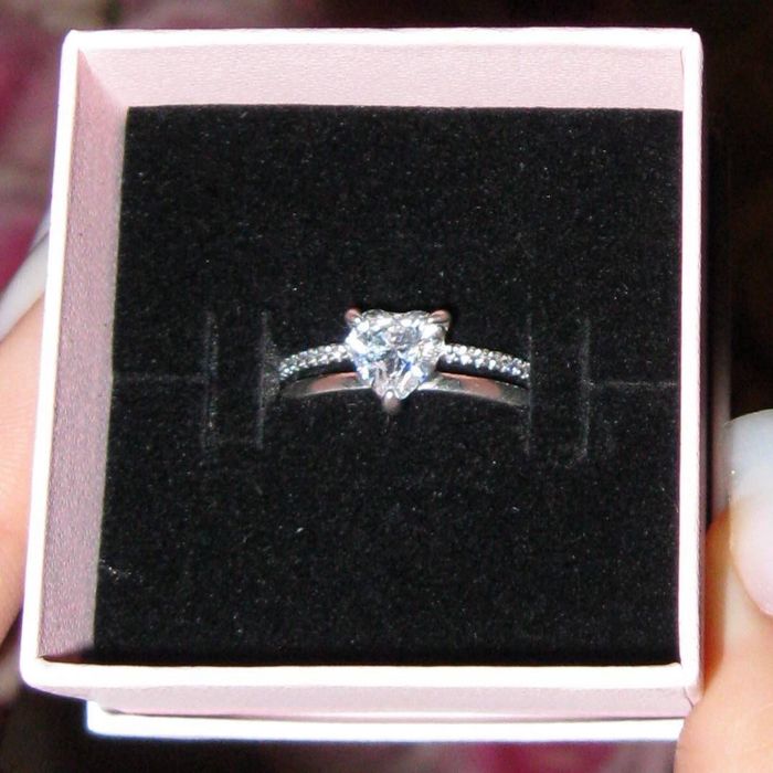 Пандора кольцо Сияющий сердце