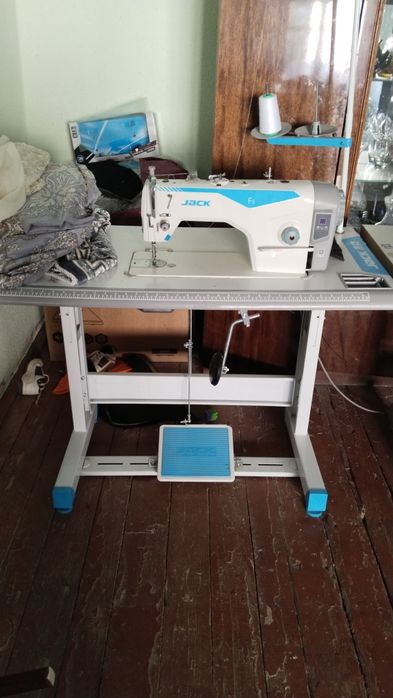 Тикув машина ва оверло сотилади