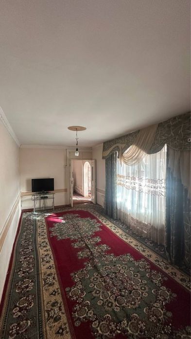 Сергели Хонабод Жакей 4 сотих 5 хона ховли яшаб турилган уй