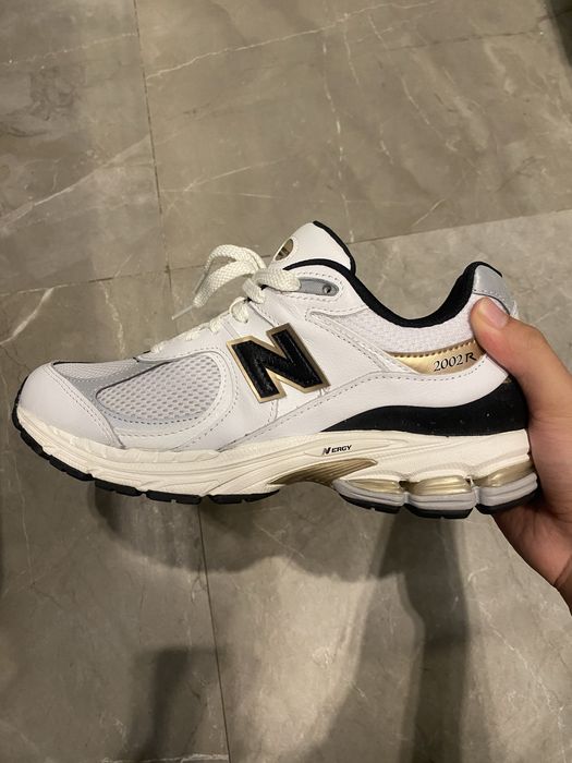 New Balance 2002R