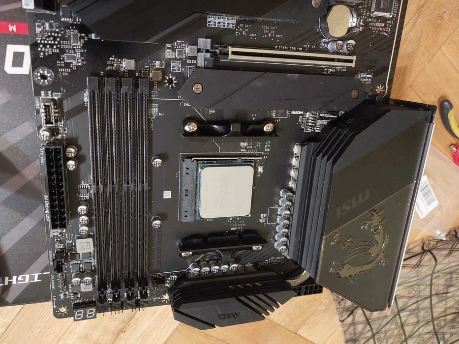 AMD Ryzen 7 5800X + MSI MEG B550 UNIFY Wi-Fi