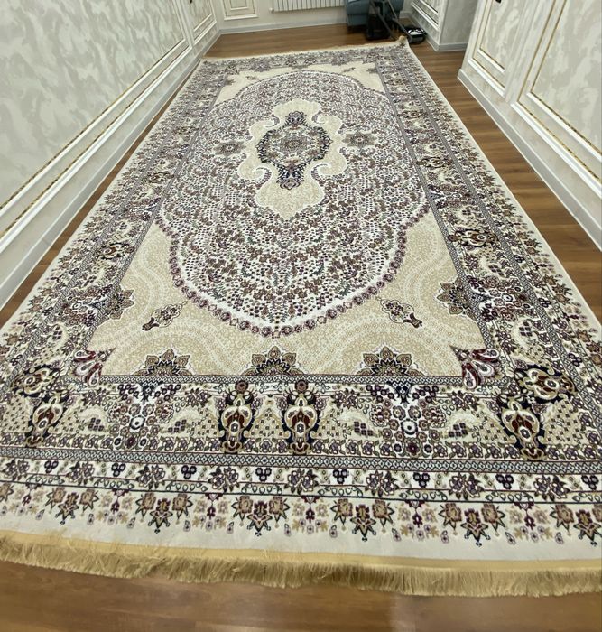 Гилам 300*500  холати жудаям яхши