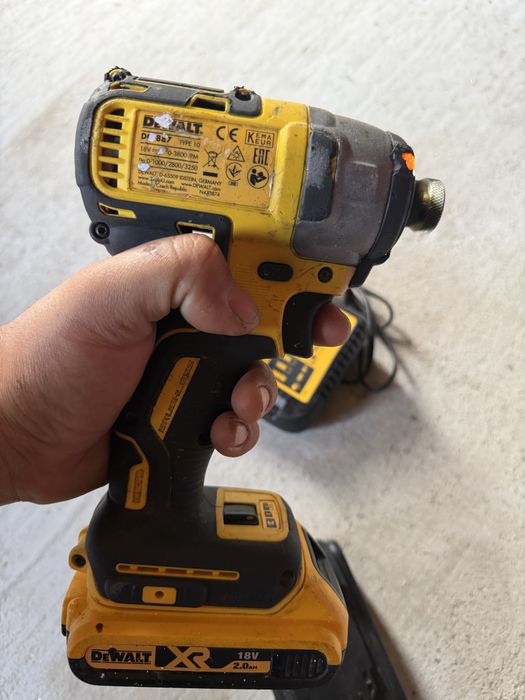 Dewalt DCF887 impact