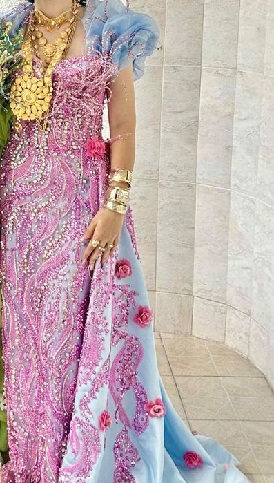 официална рокля с камъни