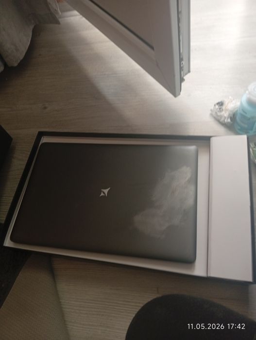 Vând laptop Allview. Componentele sunt intacte , merge foarte bine și și este foarte bun la jocuri și la muncă . Îl am de un an , dar nu l-am folosit