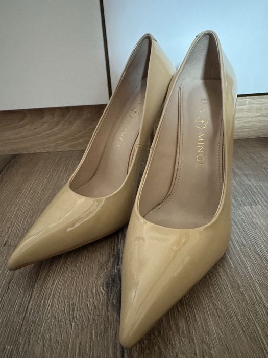 Лачени токчета Eva Minge / телесен цвят