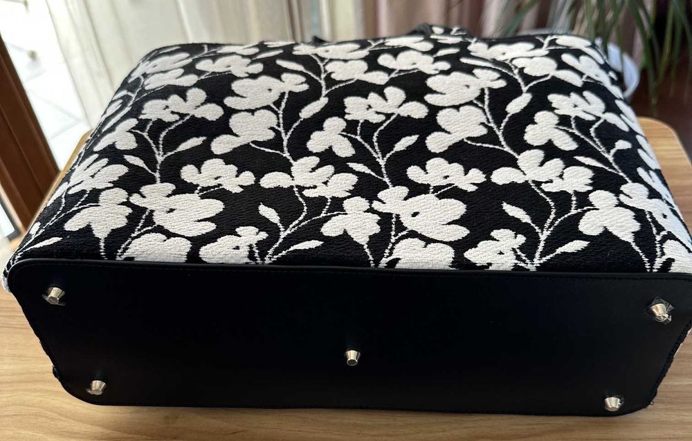 Продавам дамска чанта Furla Alissa Tote Bag