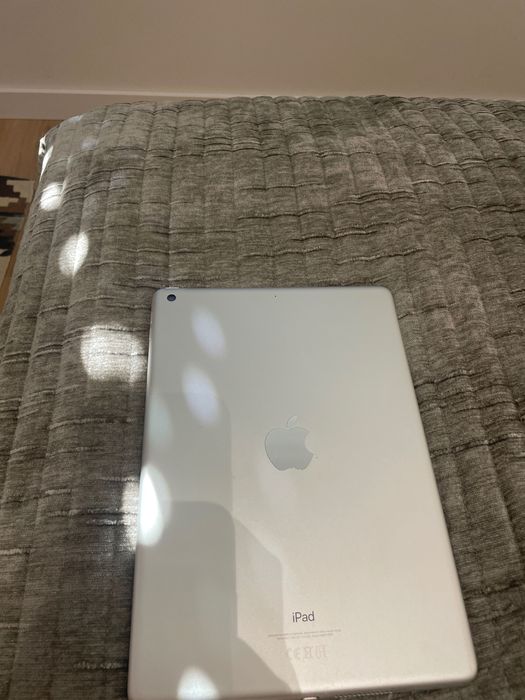 Vând iPad 9 în stare foarte bună
