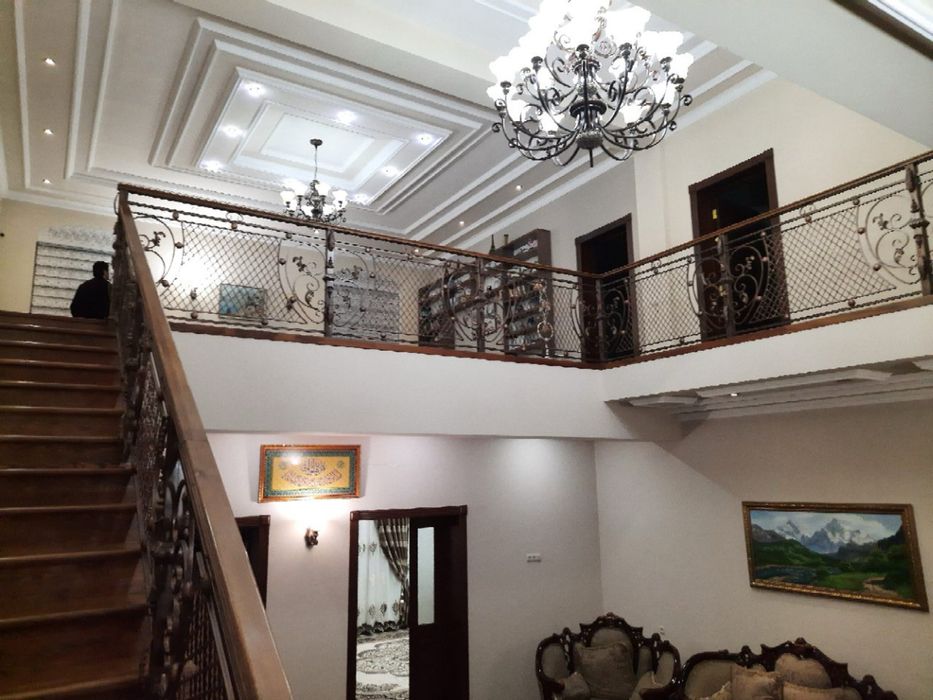 Yunusobod Zenit mahalla 3 etaj basseynli-sauna 6 sotix mojno barter