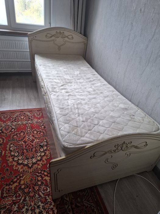 Продам кровать с матрасом