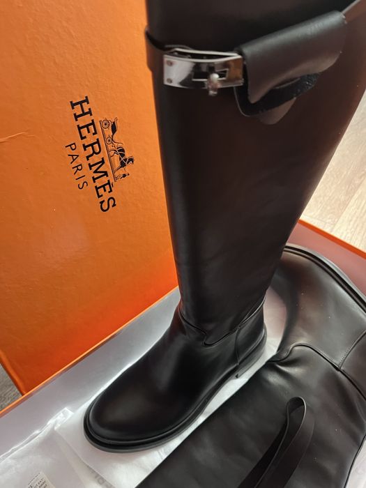 Продаю кожаные сапоги